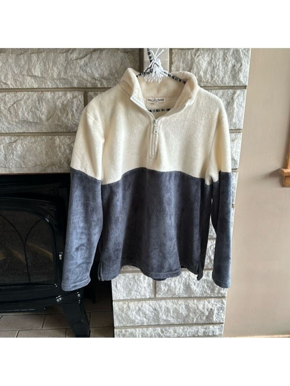 *5 for $45* Wallflower Fleece Quarter Zip Sweatshirt Large